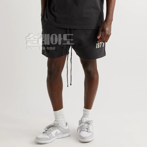 FEAR OF GOD ESSENTIALS 피오갓 에센셜 스웨트 쇼츠 22SS 1977 반바지
