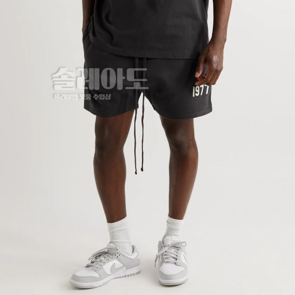 FEAR OF GOD ESSENTIALS 피오갓 에센셜 스웨트 쇼츠 22SS 1977 반바지